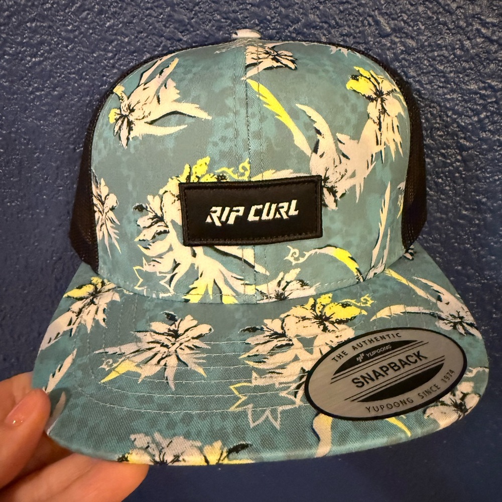 Rip Curl 🏄🏻‍♂️Trucker Hat Snap Back New!